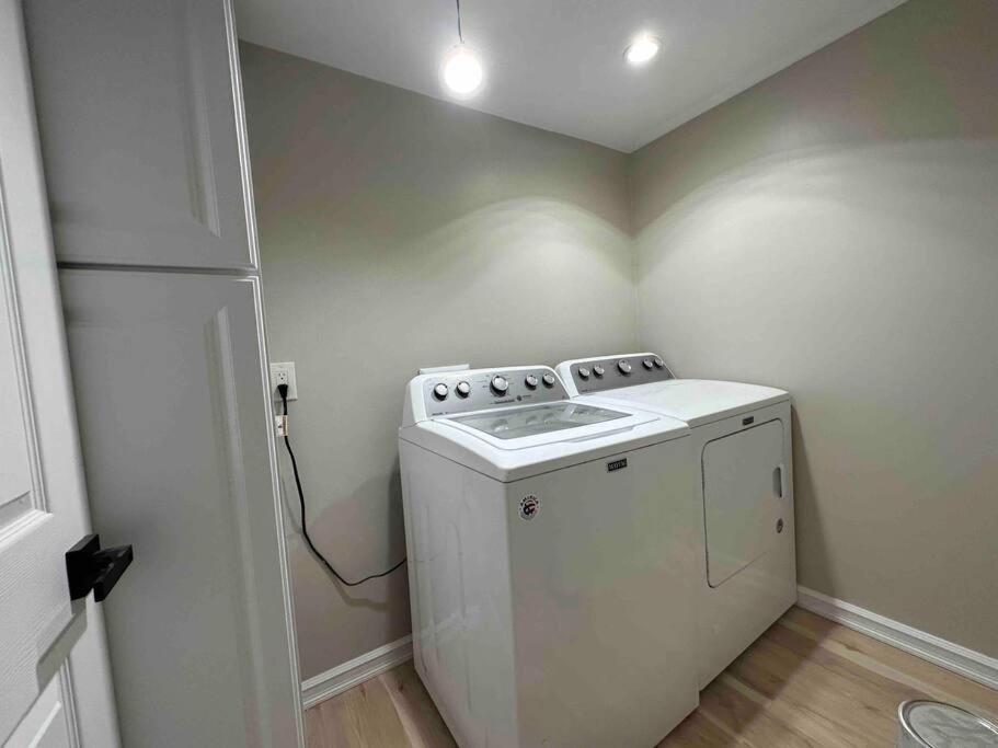 Spacious 3br Detach House W/parking In Quiet Area Ferienhaus