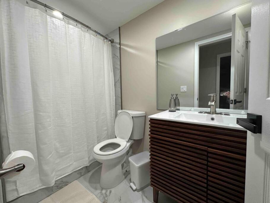 Spacious 3br Detach House W/parking In Quiet Area Ferienhaus New York